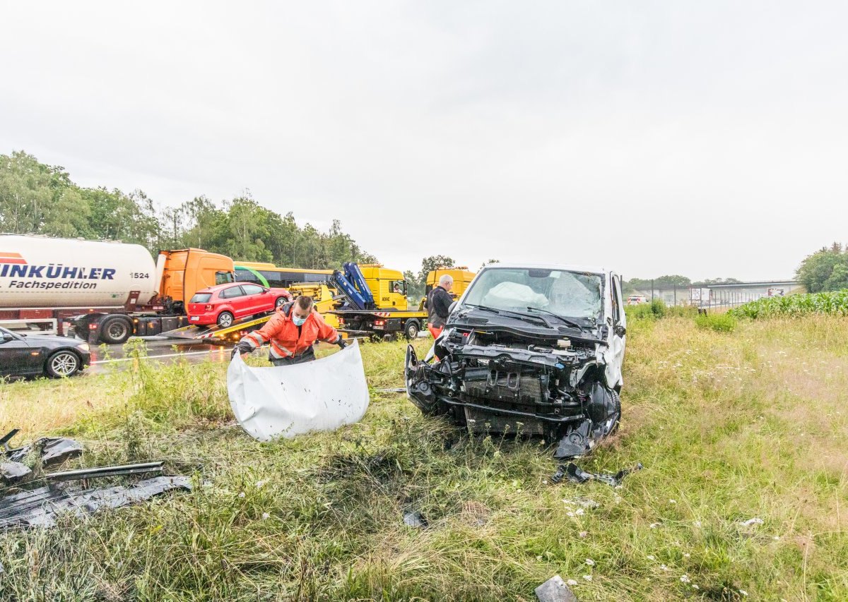 A7 Autobahn Hamburg Schleswig-Holstein Neumünster Unfall Unwetter Starkregen