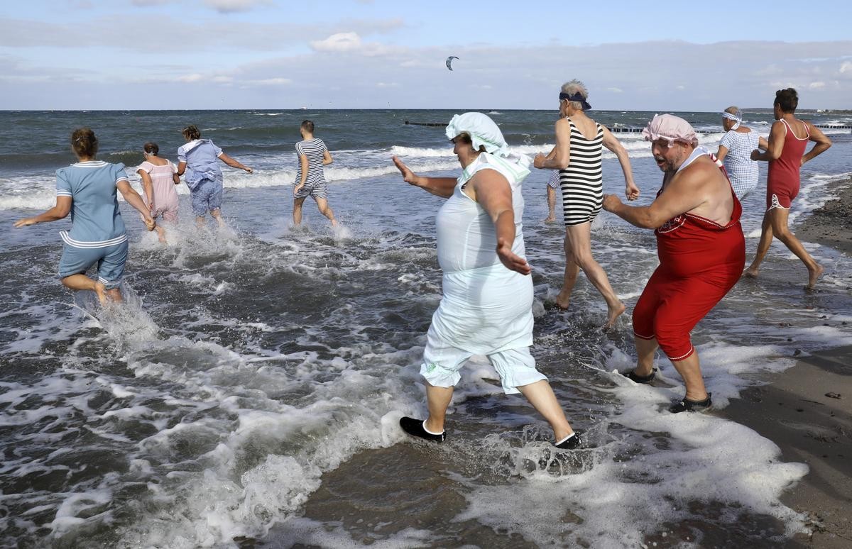 Ostsee: Erstes offizielles Abbaden in Heiligendamm.