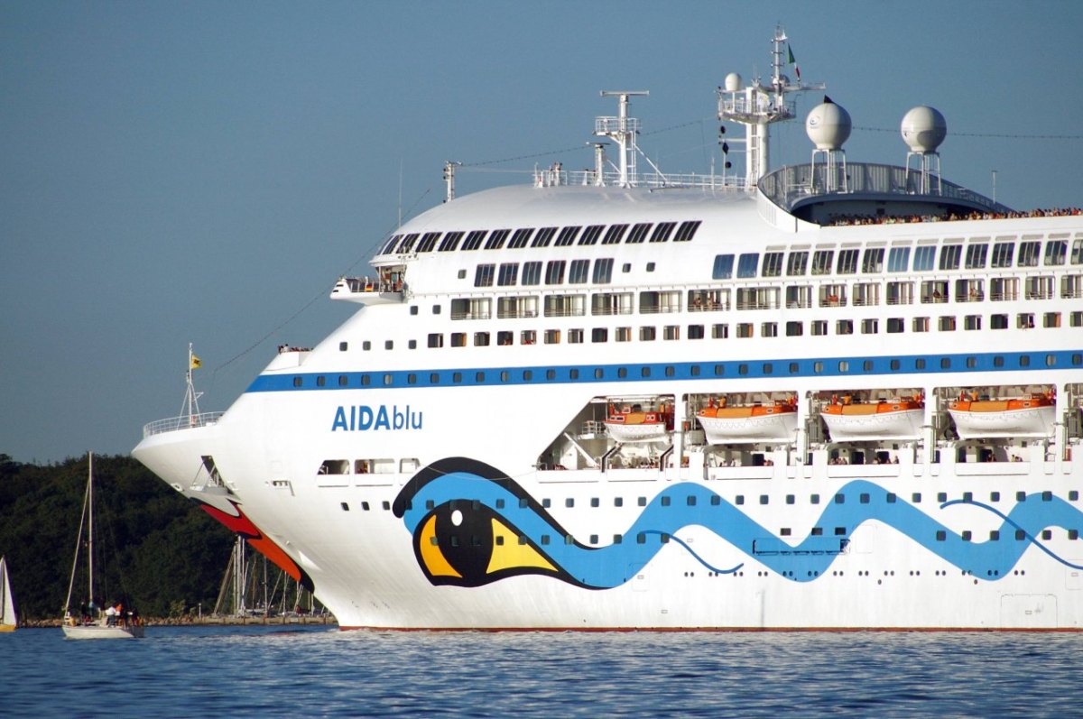 Aida Blu.jpg