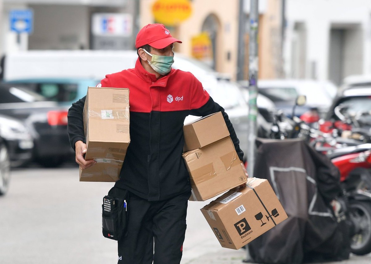 Coronavirus in Hamburg DHL Deutsche Post Amazon Pakete