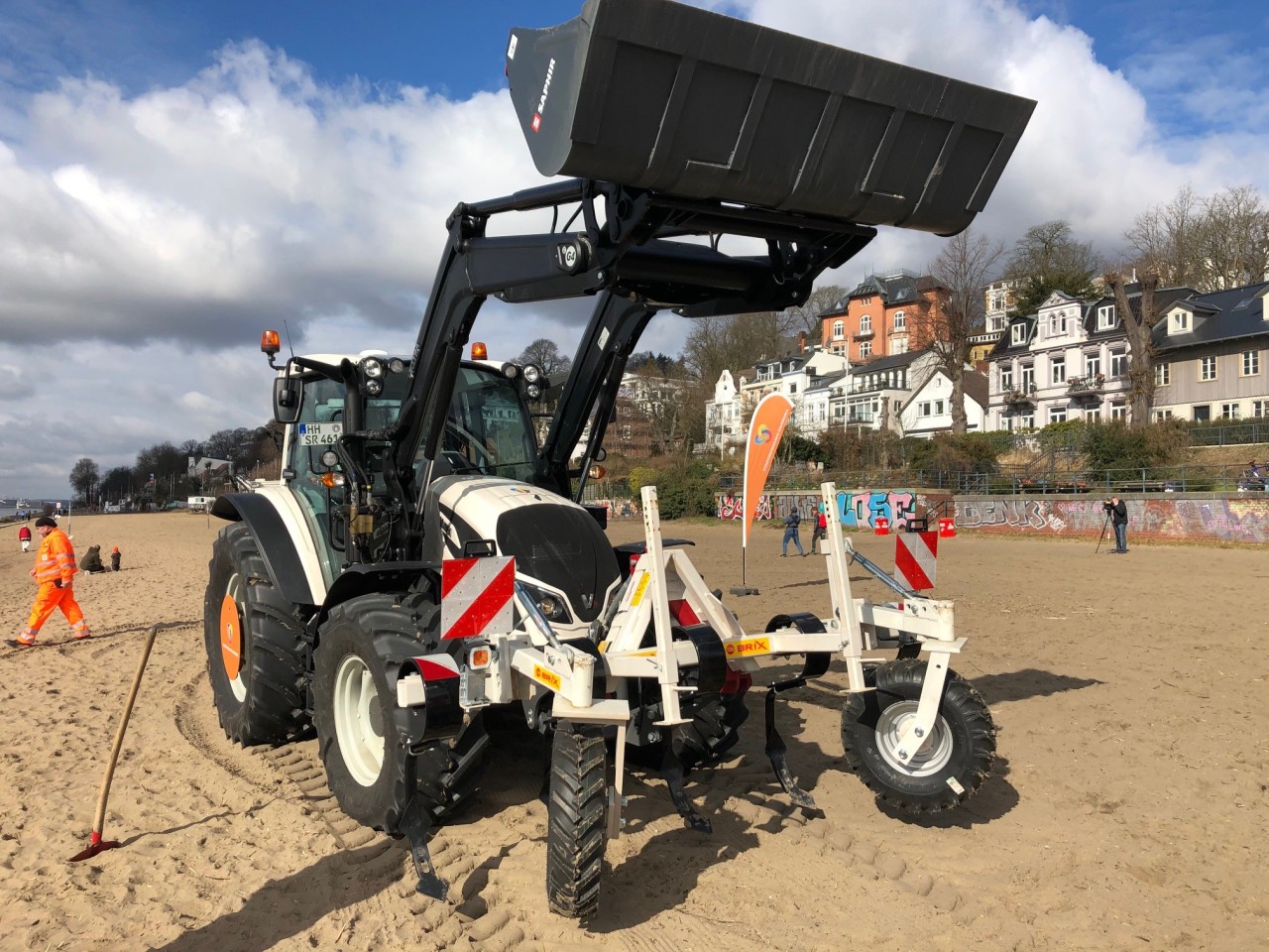 Der Standort-Reiniger am Elbstrand