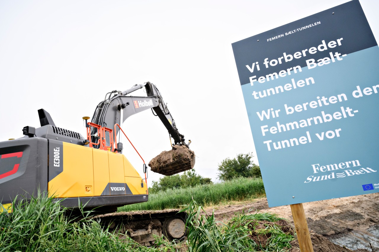 Auf Fehmarn sind die ersten Bagger zur Errichtung des Fehmarnbelttunnels abgerückt (Symbolbild). 