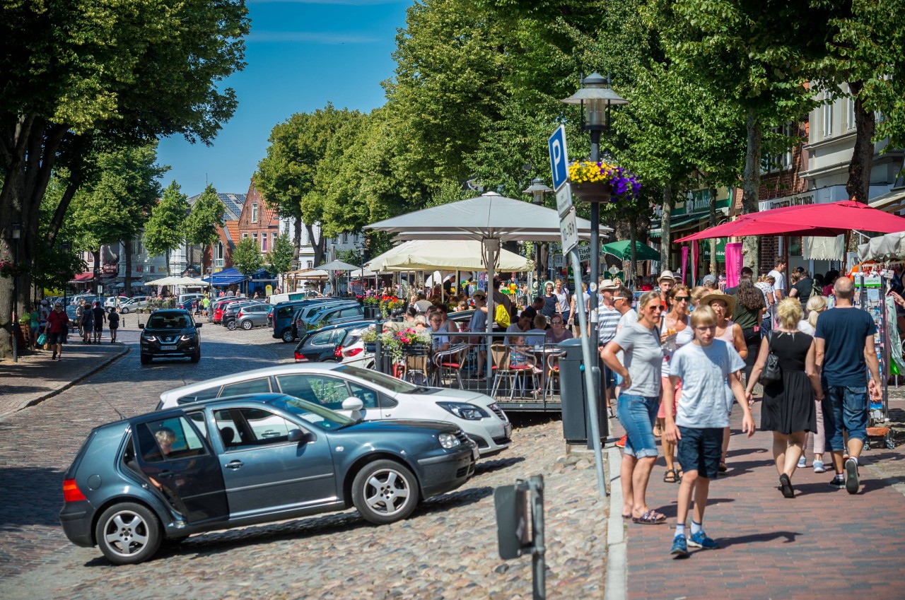 Fehmarn: Touristen im Zentrum von Burg.