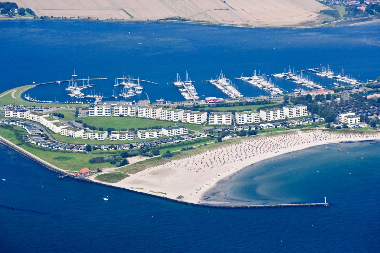 Fehmarn: Der Yachthafen Burgtiefe von oben.