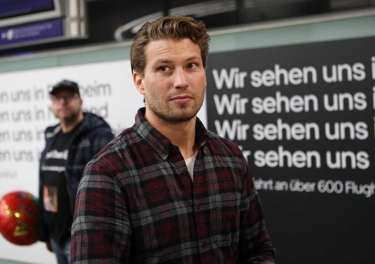 Raúl Richter hier am Flughafen Frankfurt.