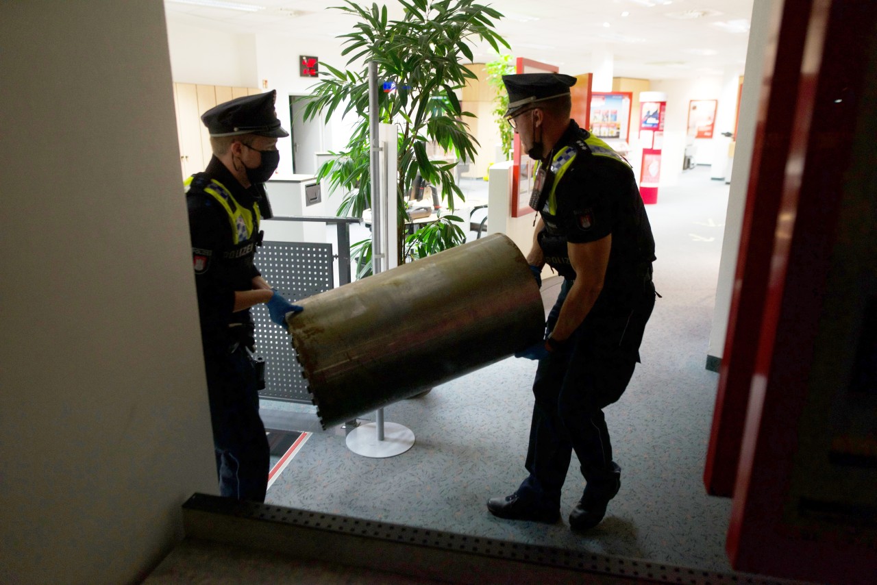 In dem Fall in Altona konnte die Polizei einen riesigen Bohrer sicherstellen.