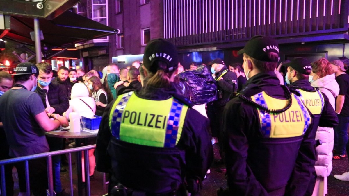 Hamburg Kiezparty beendet.jpg