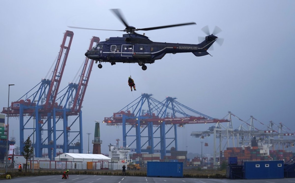 Hamburg Seuchen Kreuzfahrtschiffen Pandemie Corona Übung Cruise Center Steinwerder Rettungskräfte