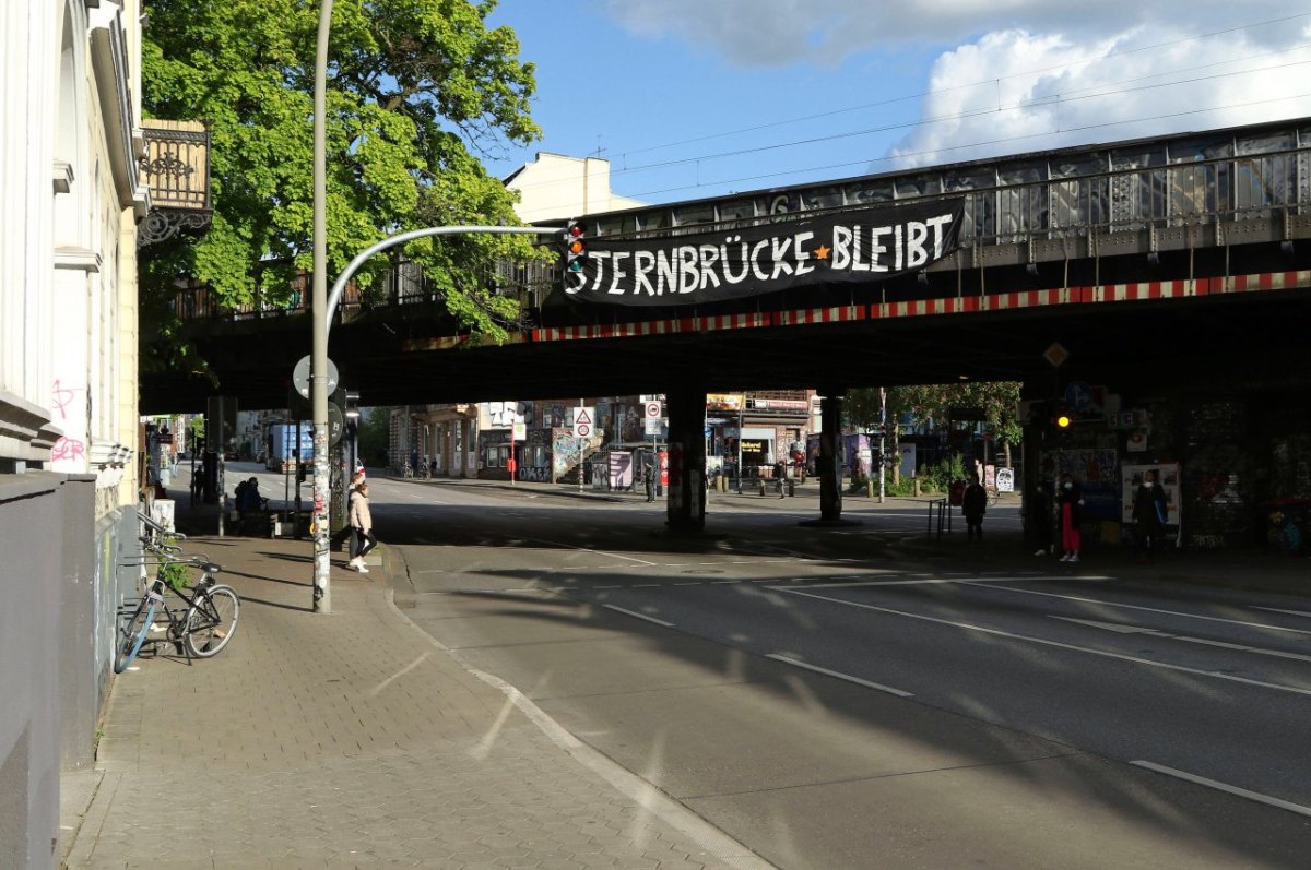 Hamburg Sternbrücke Protest Radfahrer.jpg