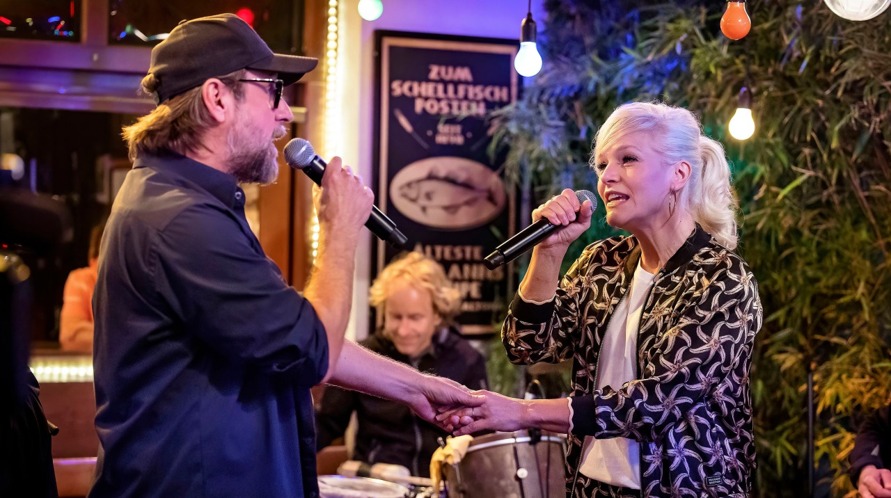 Ina Müller und Bjarne Mädel singen bei „Inas Nacht“ gemeinsam.