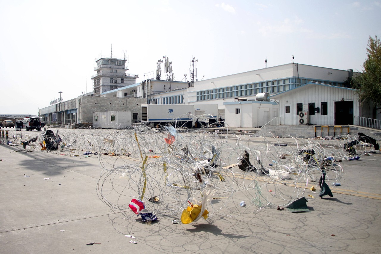 Am Flughafen von Kabul hofften viele Afghanen auf eine Rettung. 