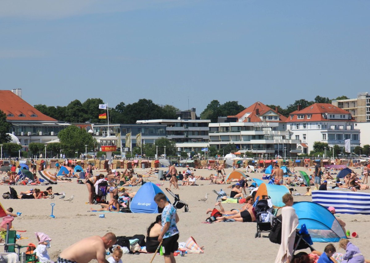 Lübeck Travemünde Tagestouristen Seebad Müll