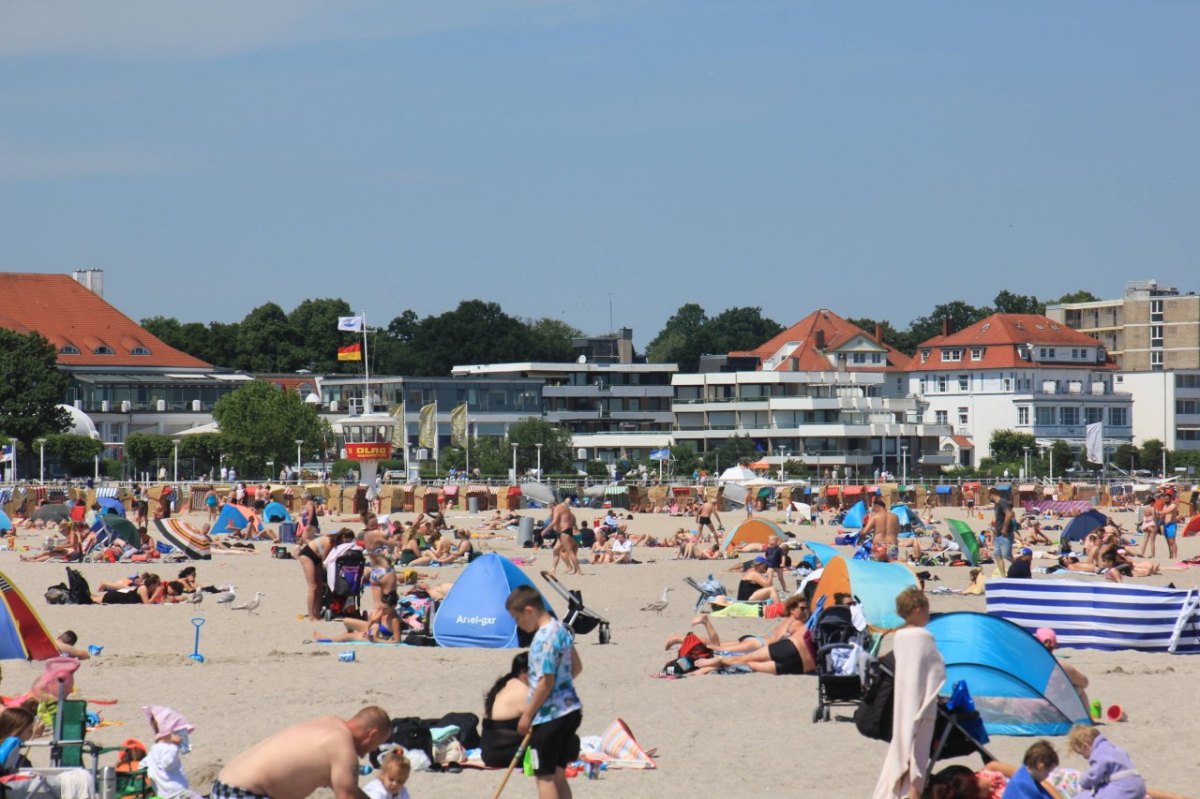 Lübeck Travemünde Tagestouristen Seebad Müll