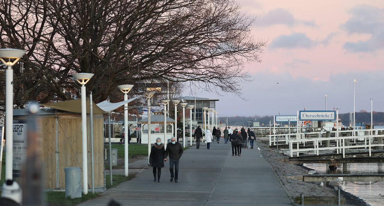 Ein Foto aus dem Seebad Travemünde, ein Stadtteil von Lübeck, hat bei Facebook eine hitzige Debatte entfacht. 