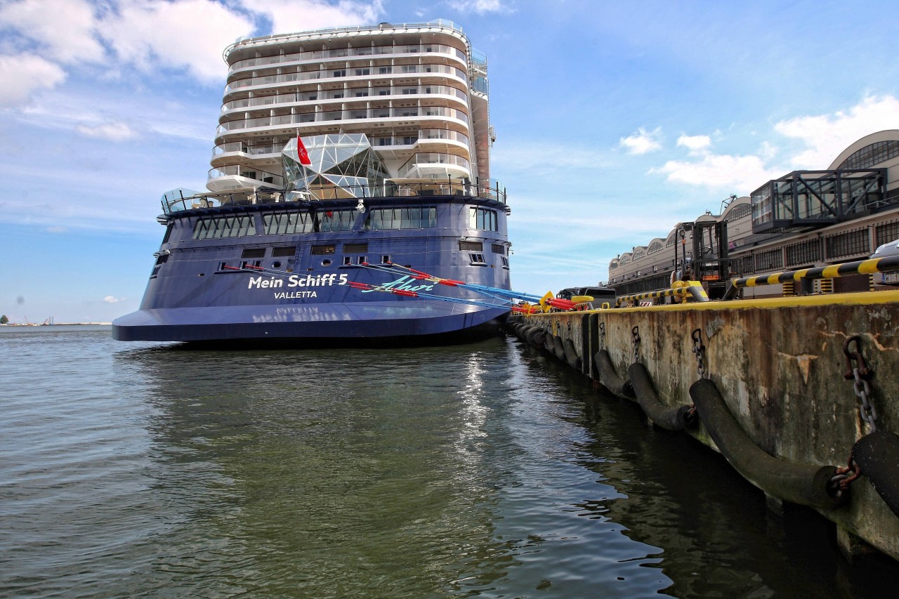 Die „Mein Schiff 5“ sollte eigentlich nach Asien reisen. 