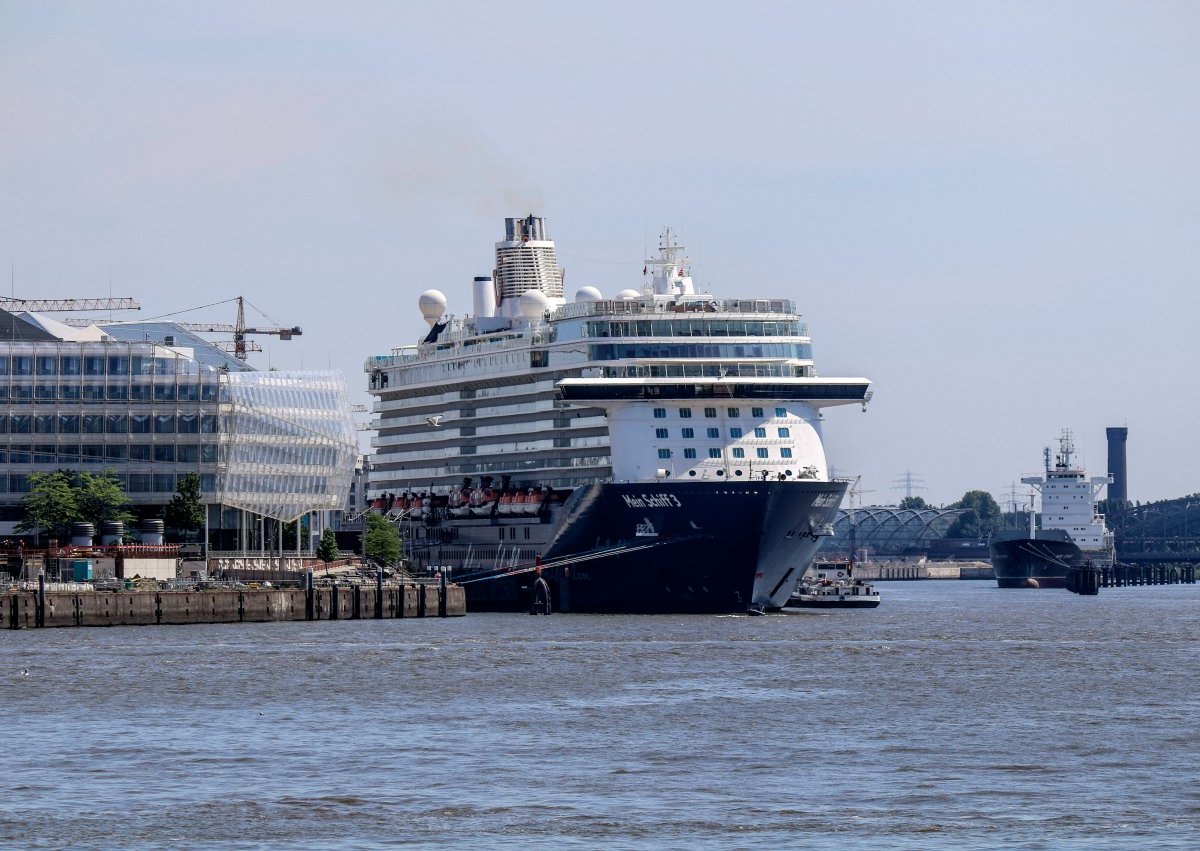 Mein Schiff Hamburg Urlaub Kreuzfahrt.jpg