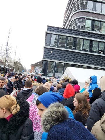 Besonders schlimm sei das Gedrängel vor der Registrierungsstelle in Hamburg gewesen.