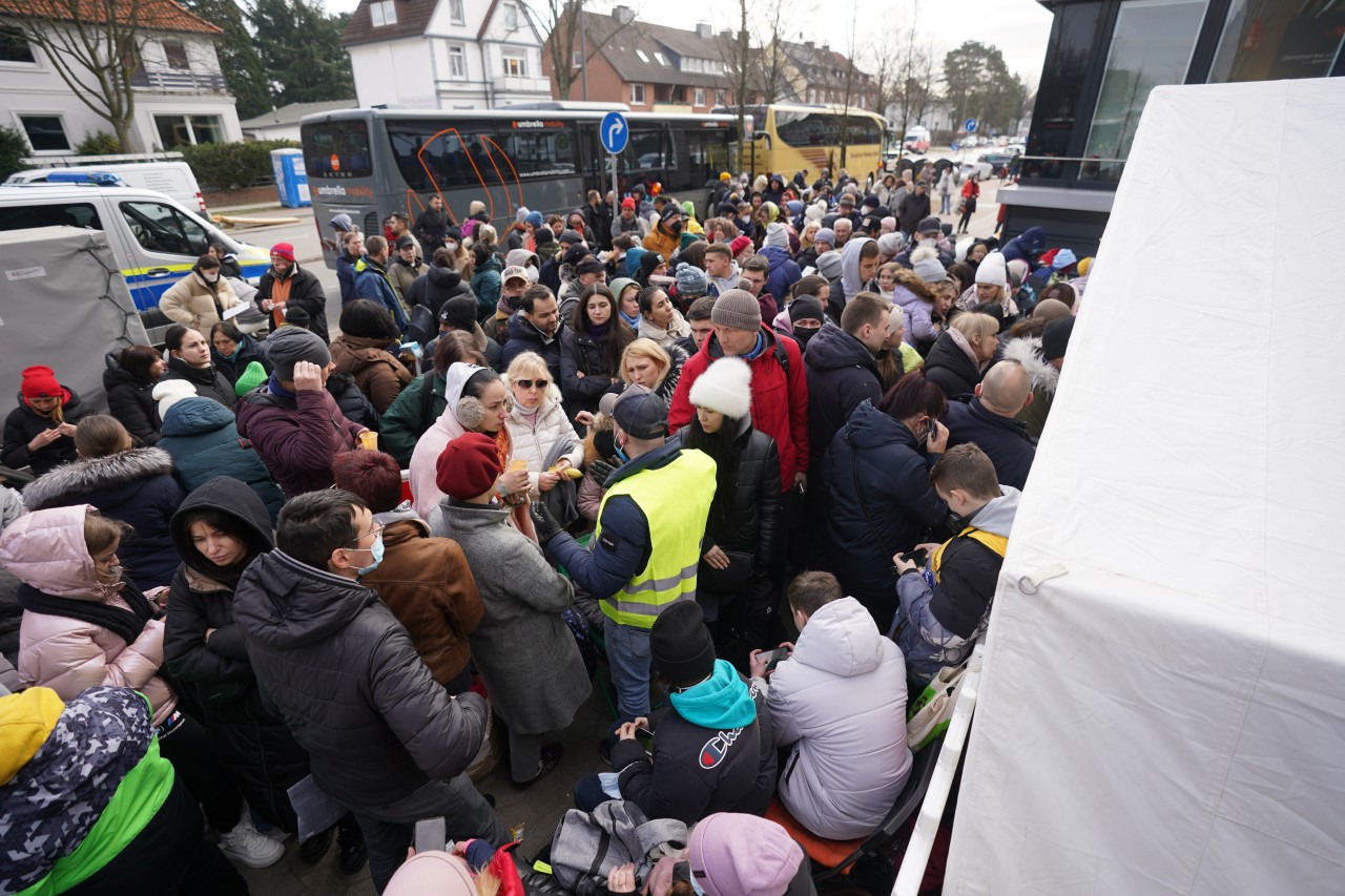 In der Hammer Straße bei der Registrierungsstelle im Amt für Migration zeigten sich vergangene Woche dramatische Zustände. Aber wie ist die Situation in Hamburg jetzt?