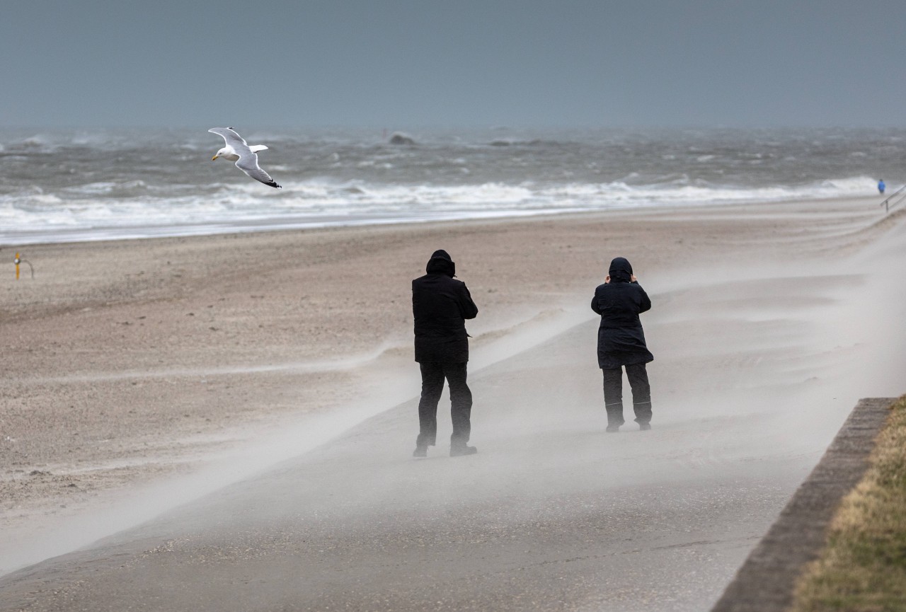 Das Wetter an der Nordsee kann ortsweise stürmisch werden.