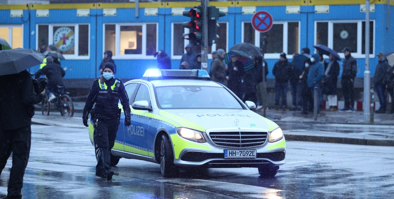 In der Nacht zu Sonntag wurde die Polizei Hamburg nach St. Georg gerufen (Symbolbild).