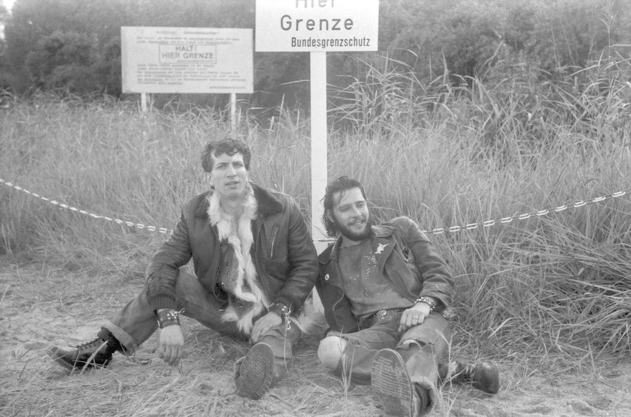 Jan Fedder (hier rechts im Bild) in der Fernsehserie „Agent in eigener Sache“. Links übrigens Ralf Richter