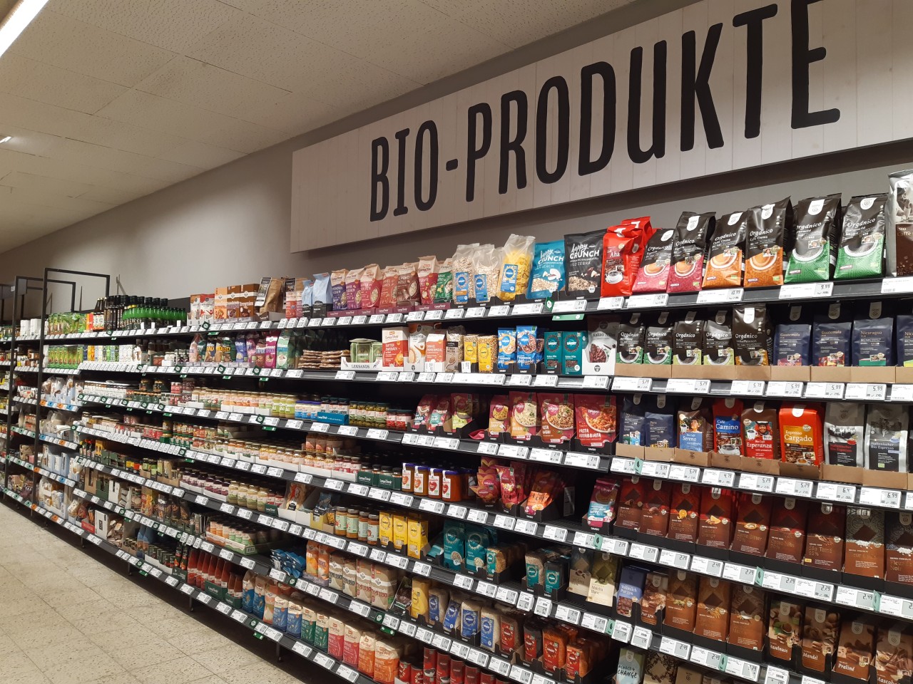 Kiel: Das neue Bio-Sortiment des Rewe-Marktes.