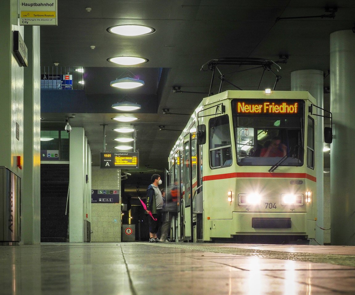 Rostock Bus Bahn.jpg