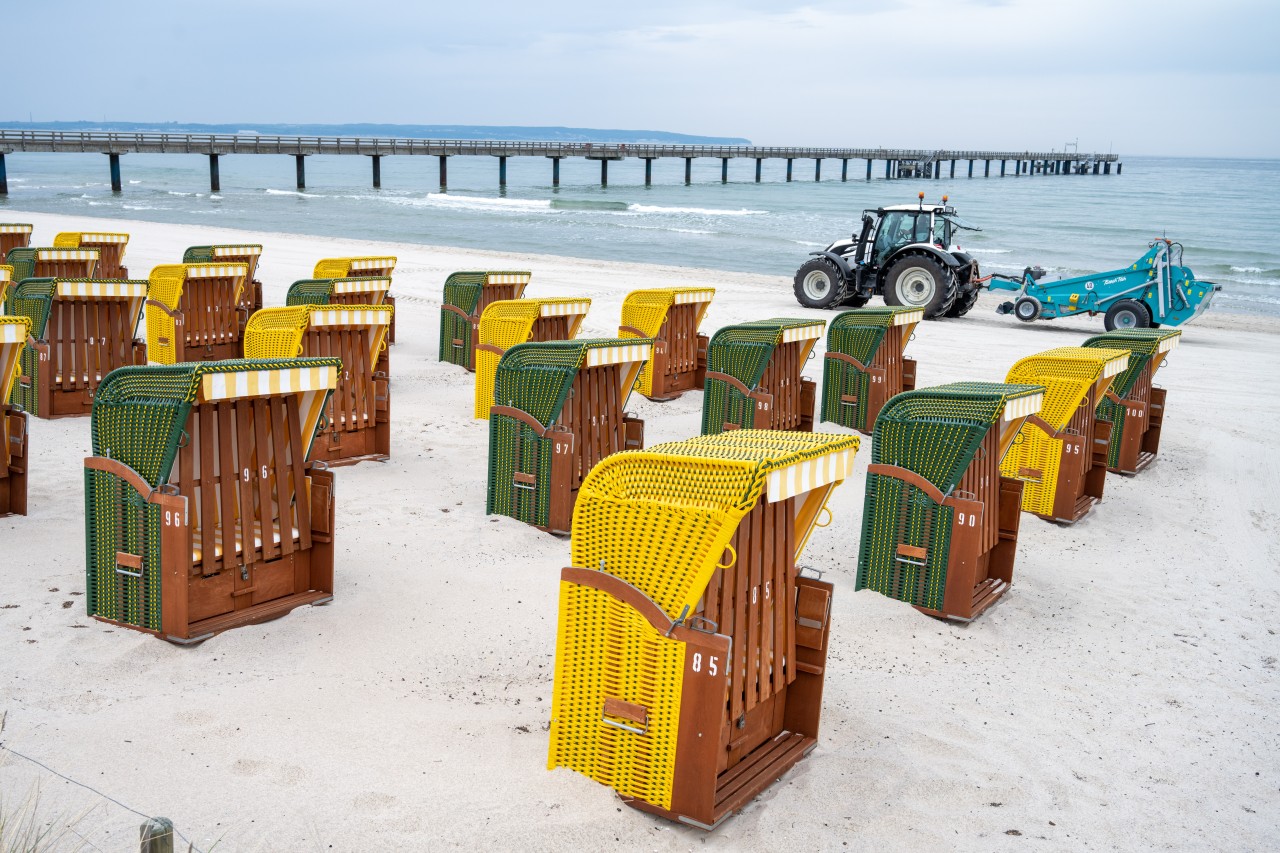 Die Strandkörbe für die Urlauber stehen bereit.