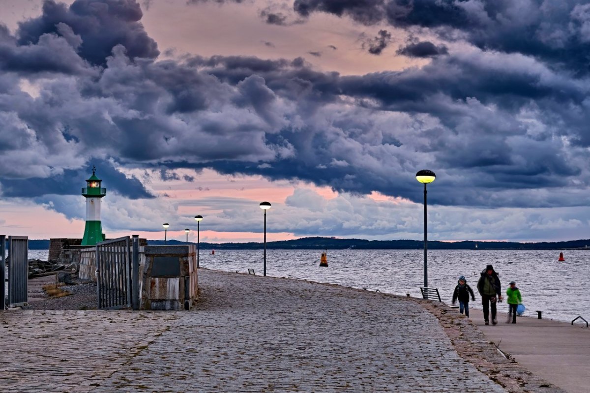 Rügen Wetter Leuchtturm Sassnitz.jpg