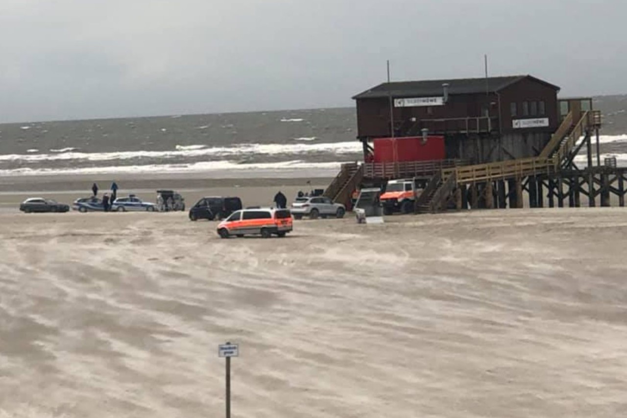 Dreharbeiten bei stürmischem Wetter in Sankt Peter-Ording