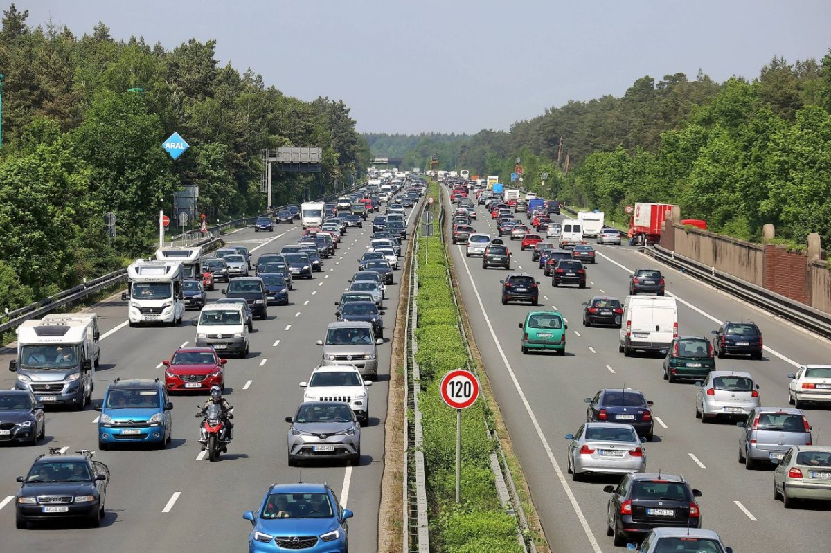 Schleswig-Holstein A7 Stau Symbolbild.jpg