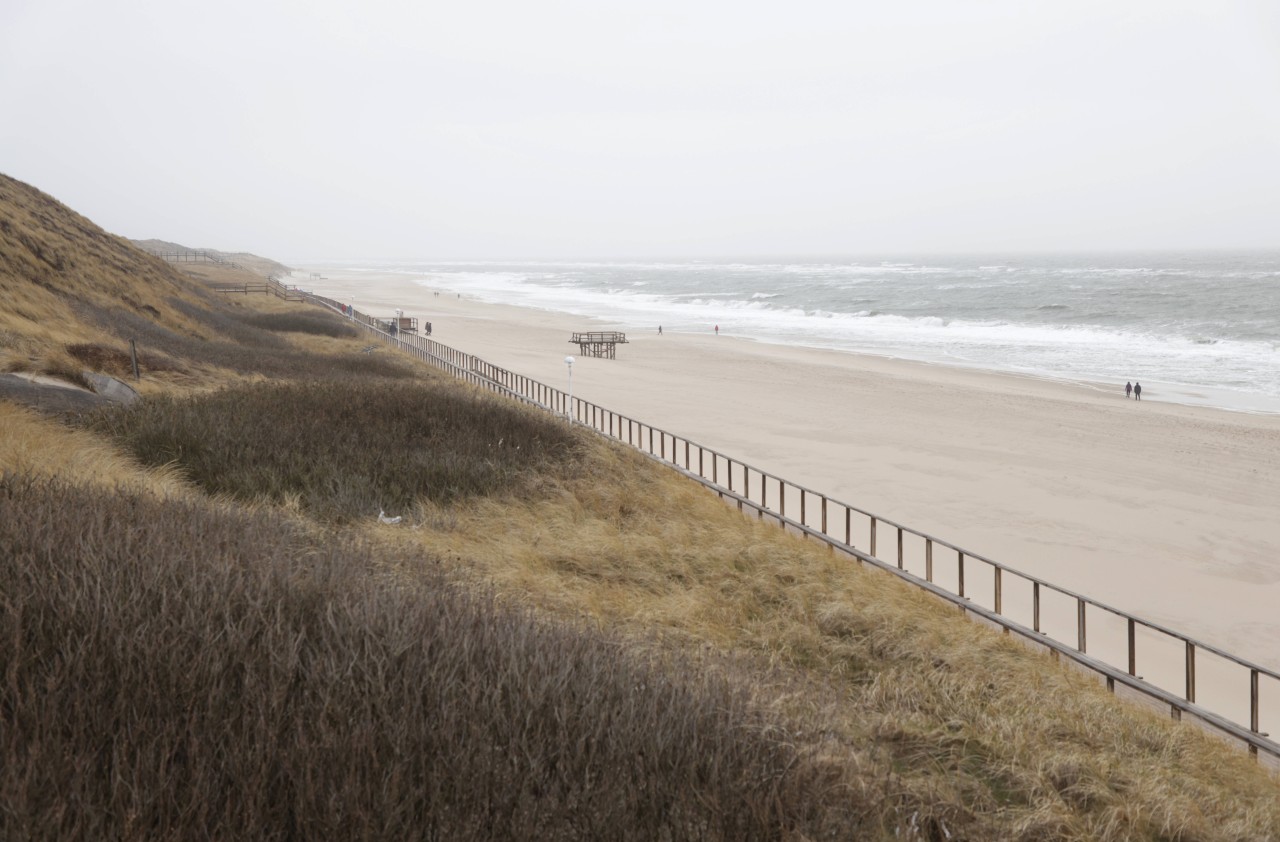 Keine Menschenseele am Strand von Sylt.