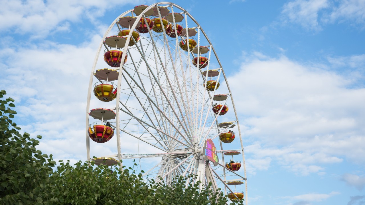 Riesenrad auf der Strandpromenade in Ahlbeck im Sommer 2020.