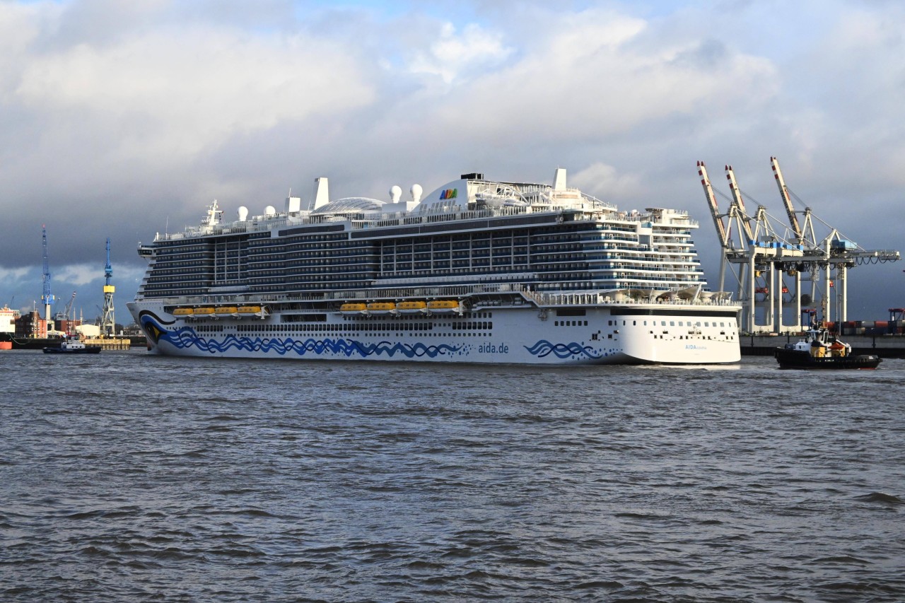 „Aida Cosma“ in Hamburg