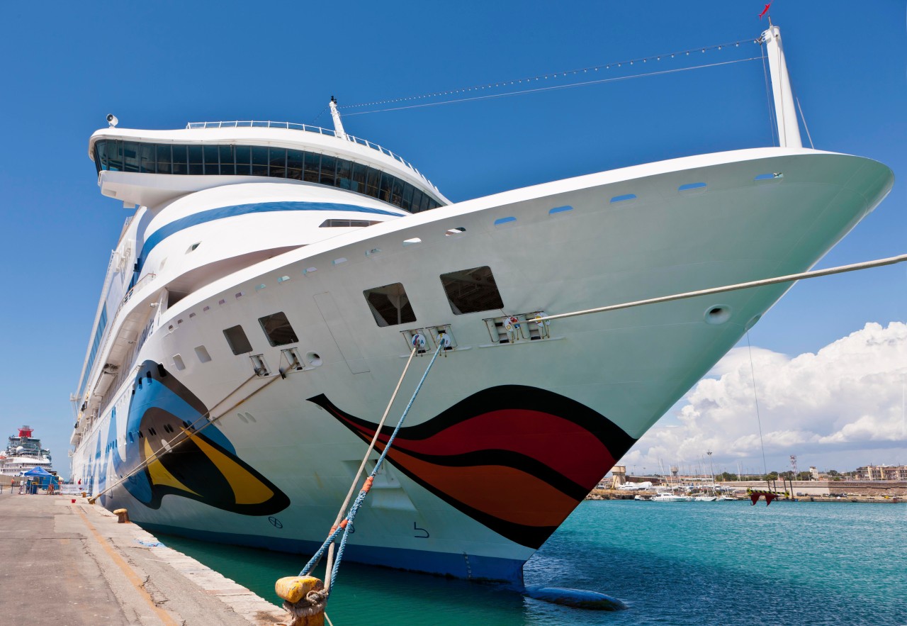 Ein Aida-Schiff im Hafen von Civitavecchia in Rom.