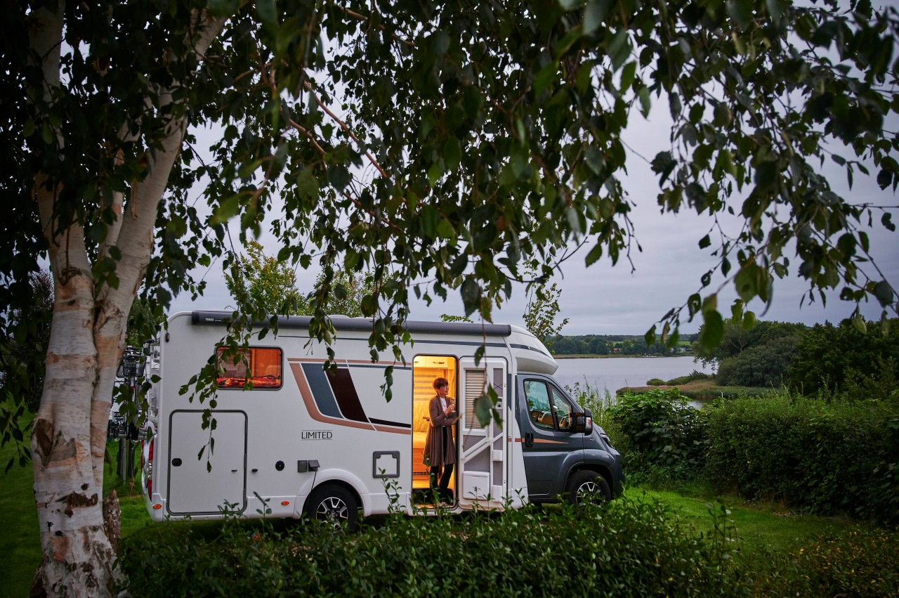 So schön ein billiges Wohnmobil auch wäre – gerade sehr günstige Angebote können einen Haken haben. 