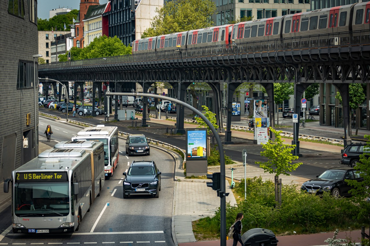 Das 9-Euro-Ticket gilt jeweils einen Monat und kann überall in Deutschland im Nahverkehr genutzt werden.