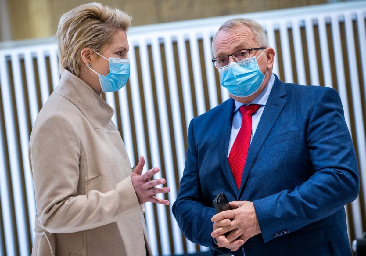 Manuela Schwesig Till Backhaus SPD.jpg