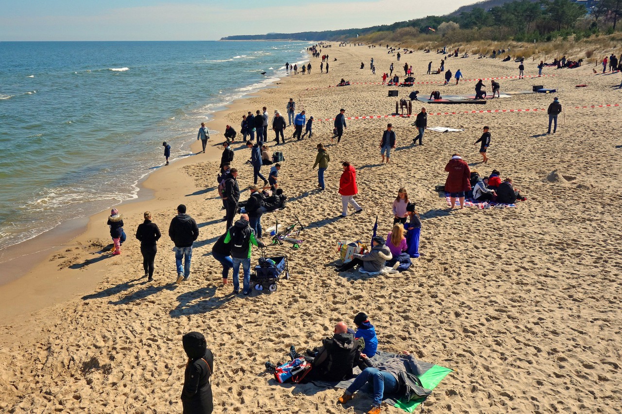 Mittlerweile sind die Strände an Ostsee und Nordsee wieder voller.