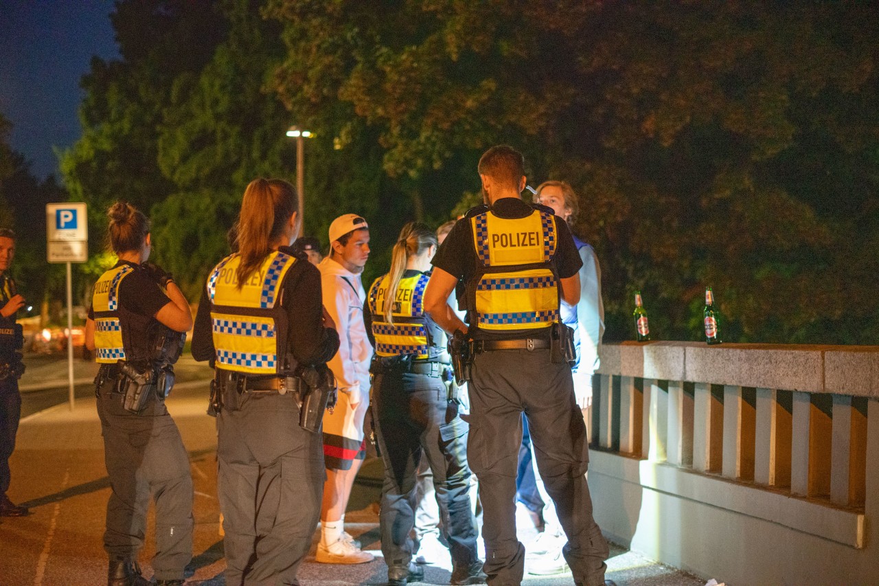 Die Polizei rückte gleich in mehreren Parks in Hamburg an – das passte vielen so gar nicht.