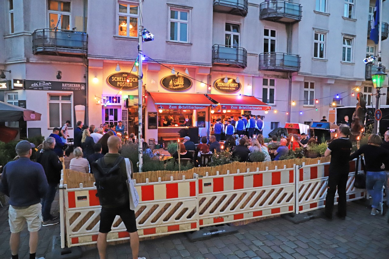 Die Fans von Ina Müller durften wieder die Dreharbeiten von „Inas Nacht“ sehen – ohne Zaun. Jetzt gibt es nur noch eine kleine Absperrung.