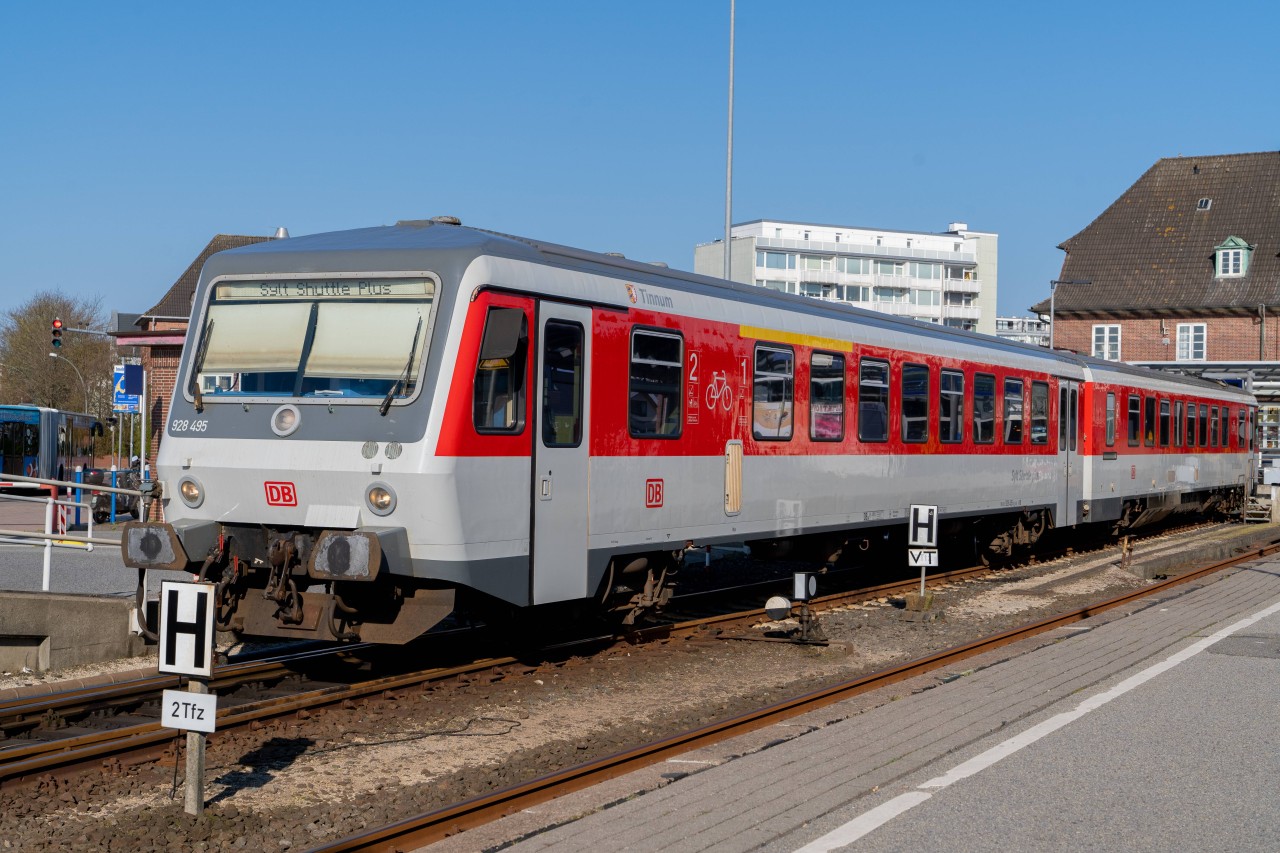 Die Reisenden dürfen mit dem neuen -Euro-Ticket den Sylt Shuttle plus nutzen.