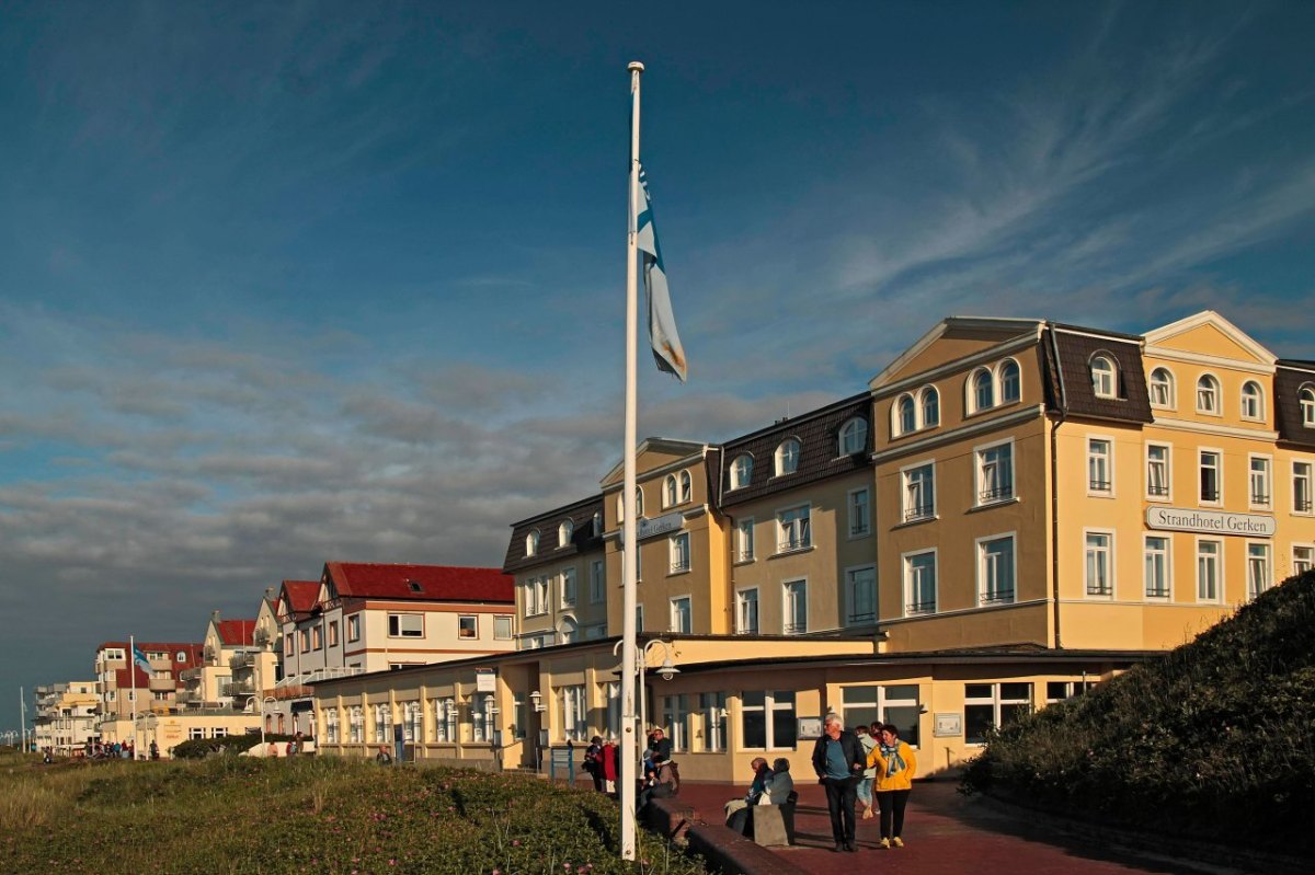 Wangerooge Strandpromenade Nordsee.jpg