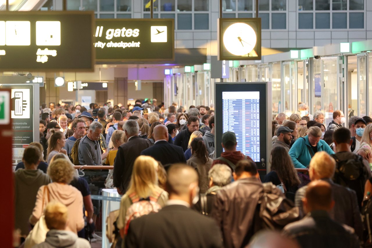 Mitarbeitende berichten jetzt von ihren Erlebnissen am Hamburger Flughafen. 