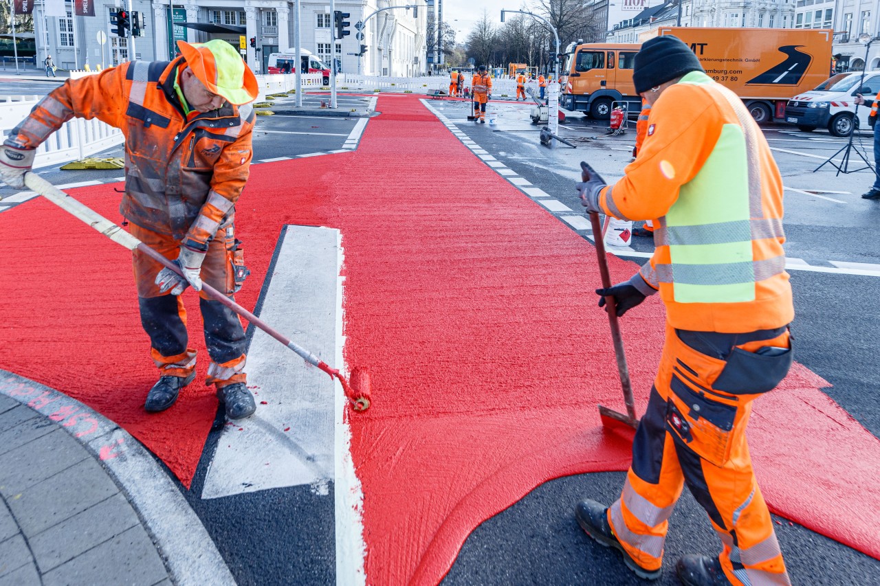 In Hamburg wird gemalt, gebaut, gefahren: Anjes Tjarks packt an. (Symbolbild)