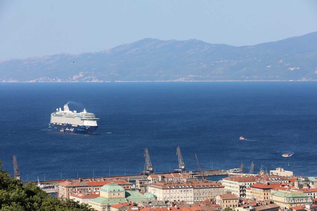 Die „Mein Schiff 5“ auf Kreuzfahrt.