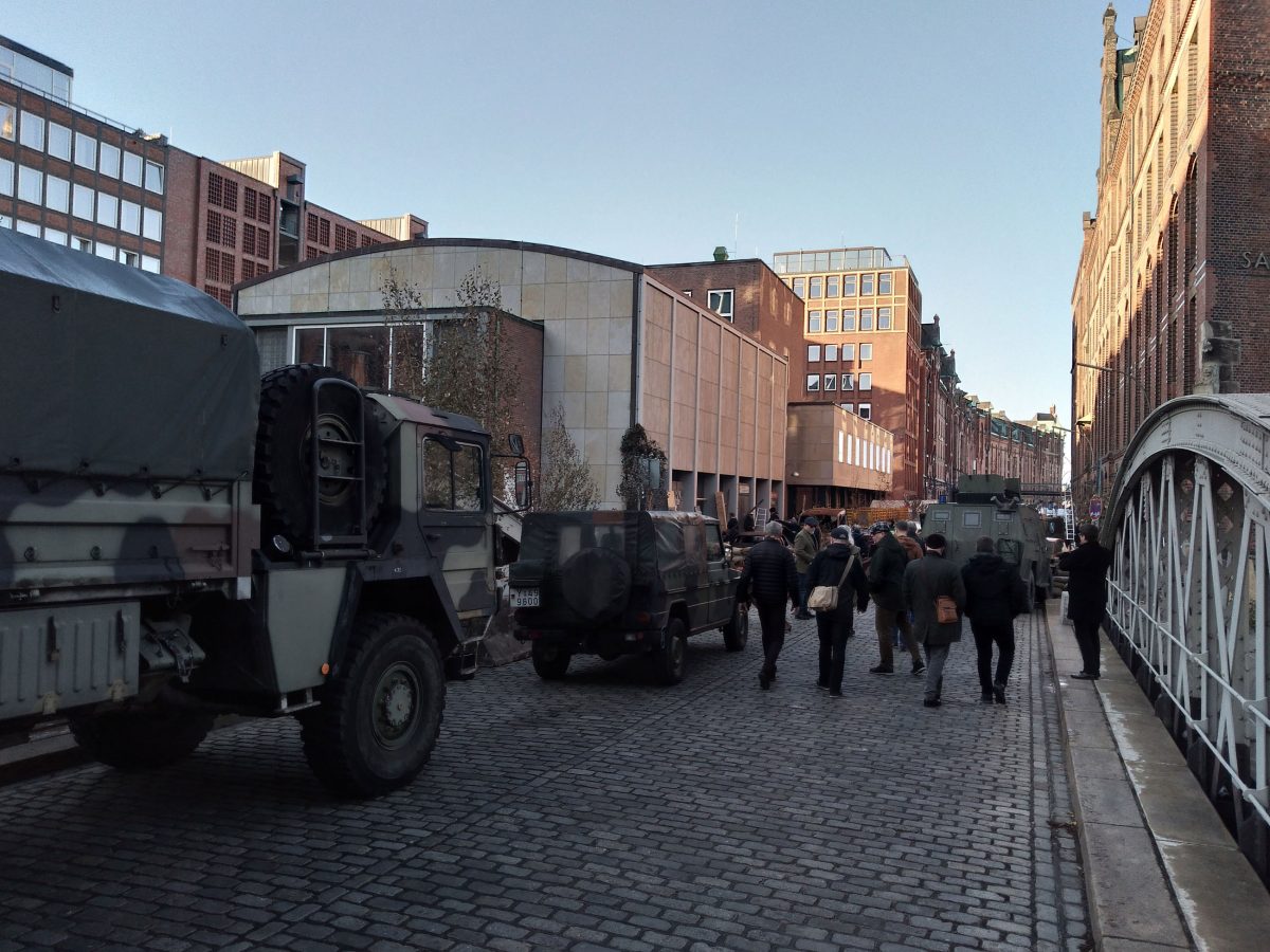 Bundeswehr-Fahrzeuge in Hamburg