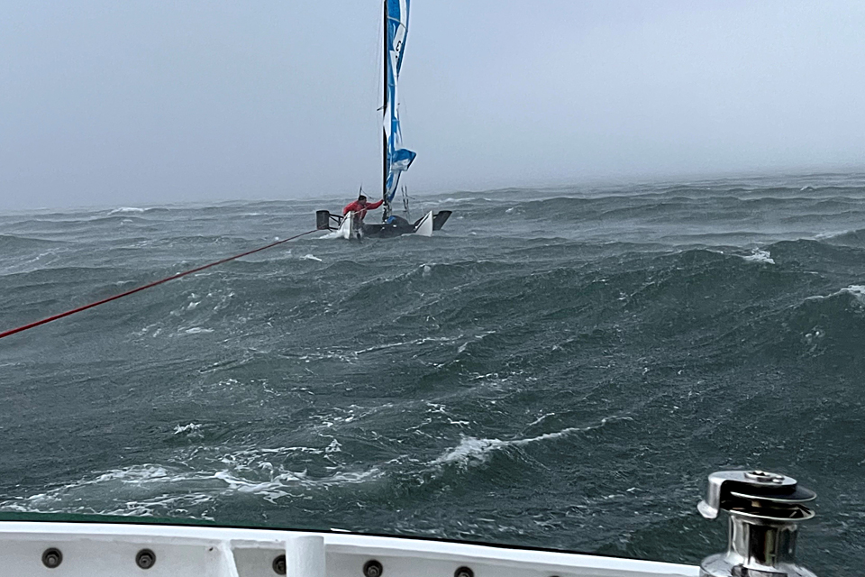 Das Seenotrettungsboot „KONRAD-OTTO" konnte die auf der Ostsee verunglückten Segler sicher an Land schleppen. 