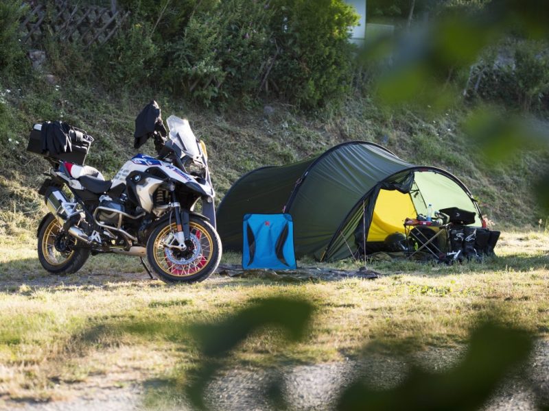 Camping: Iiiih! Warum du IMMER unter deine Matratze schauen solltest