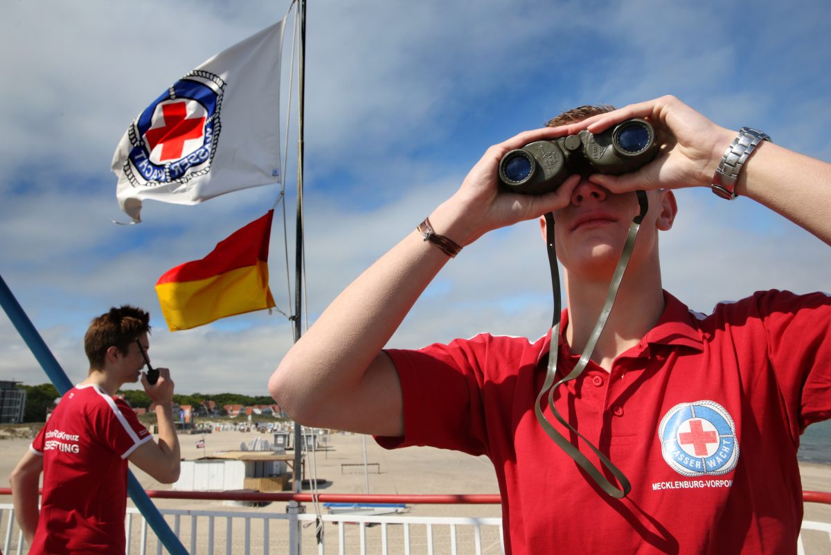 FÃ¼r einen Mann kam nach einem Bade-Unfall an der Ostsee jede Hilfe zu spÃ¤t.